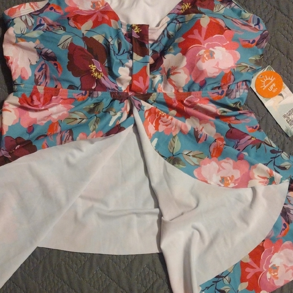 Floral Bathing Suit Top. That Splits And Opens Down The Middle​ - Picture 5 of 6